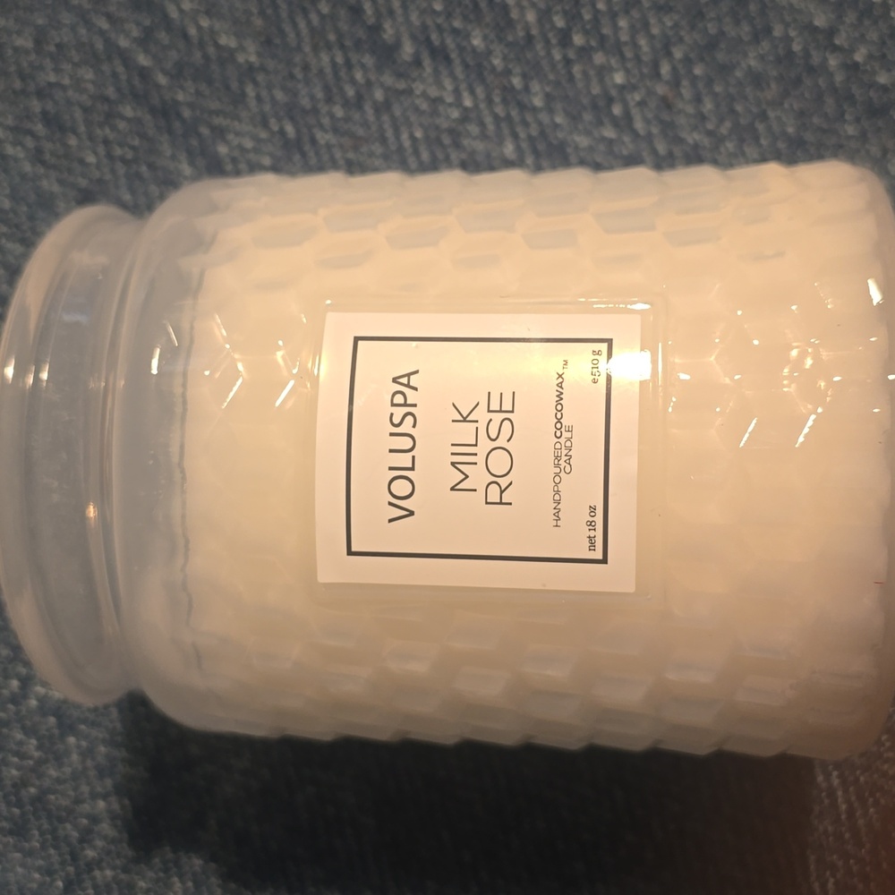 ♥️BUY 2 GET 1 FREE Voluspa Floral Milk Rose Glass Candle, Milk Rose, 45.00 USD - Picture 10 of 16